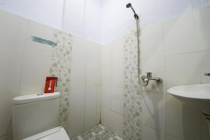 Imagen de la habitación del Hotel Reddoorz Syariah Near Rsud Ainun Habibie Gorontalo. Foto 25