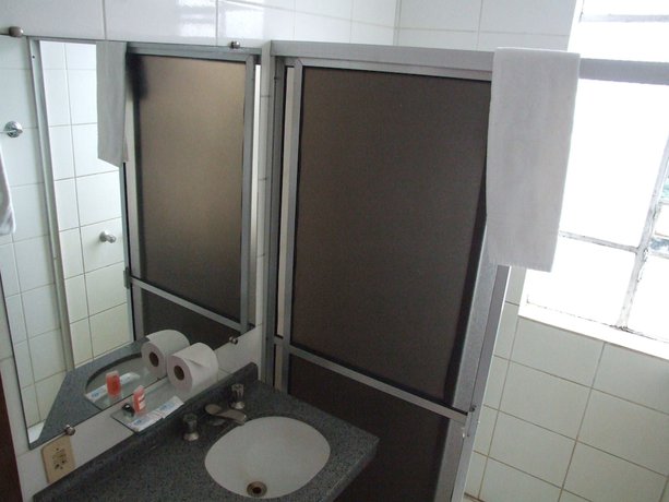 Imagen de la habitación del Hotel Rede Andrade Gua&iacute;ra. Foto 4