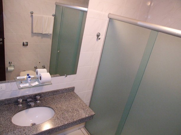 Imagen de la habitación del Hotel Rede Andrade Gua&iacute;ra. Foto 6