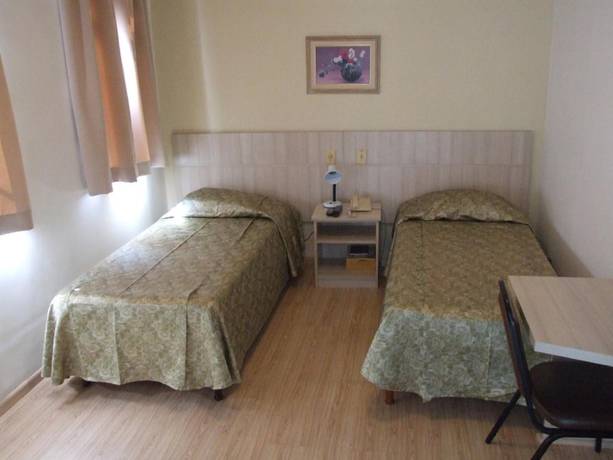Imagen de la habitación del Hotel Rede Andrade Gua&iacute;ra. Foto 12