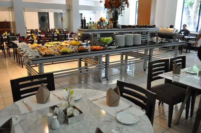 Imagen del bar/restaurante del Hotel Rede Andrade Luxor. Foto 3
