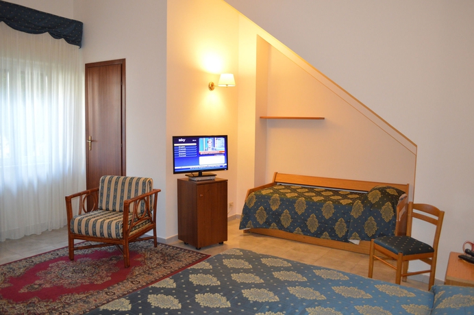 Imagen de la habitación del Hotel Redebora. Foto 11