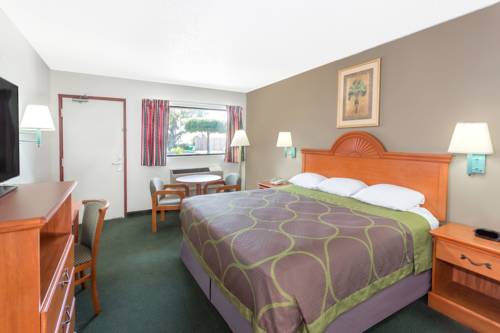 Imagen de la habitación del Hotel Redfinn Inn. Foto 2