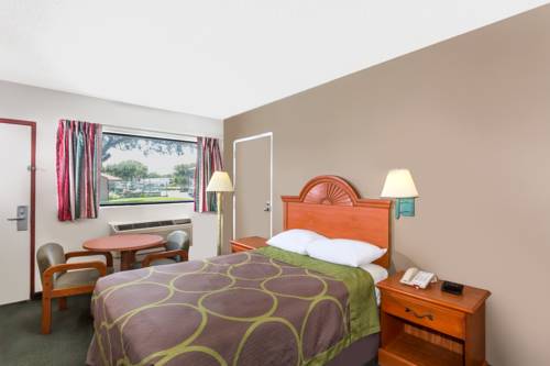 Imagen de la habitación del Hotel Redfinn Inn. Foto 4