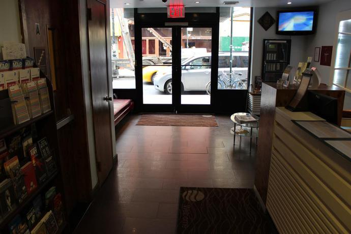 Imagen de la piscina del Hotel Redford. Foto 10