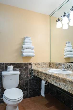 Imagen de la habitación del Hotel Redondo Beach Inn. Foto 11