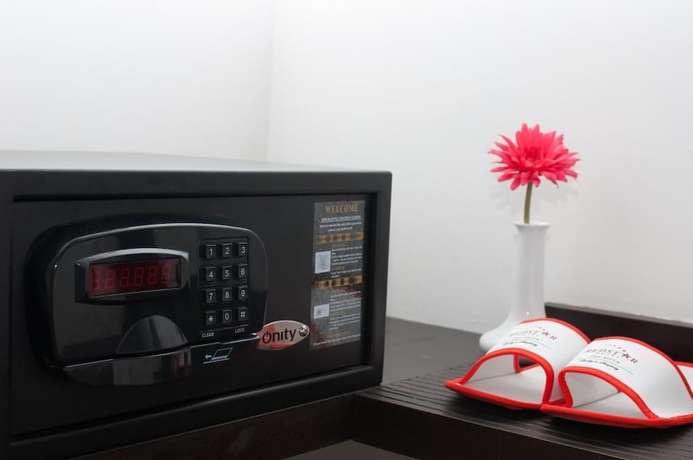 Imagen de la habitación del Hotel Redstar. Foto 11