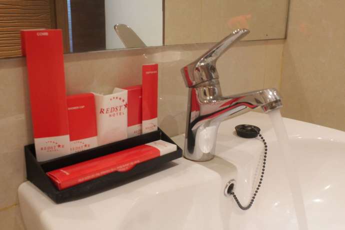 Imagen de la habitación del Hotel Redstar. Foto 14