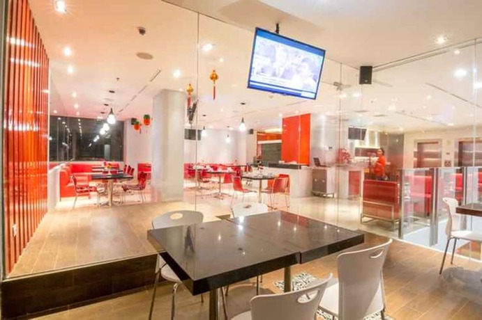 Imagen del bar/restaurante del Hotel Redstar. Foto 6