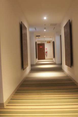 Imagen de los interiores del Hotel Redstar. Foto 20