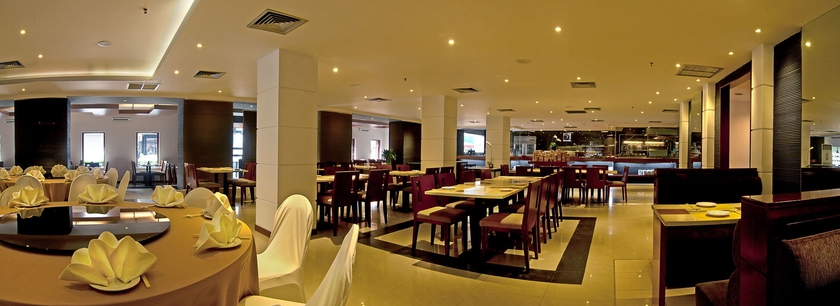 Imagen del bar/restaurante del Hotel Redtop and Convention Center. Foto 2