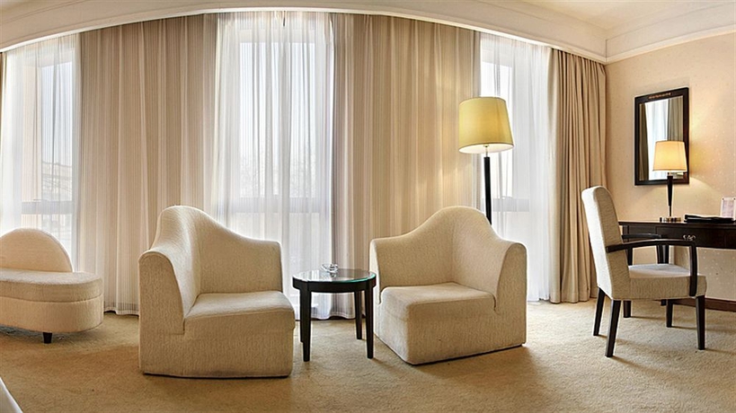 Imagen de los interiores del Hotel Redwall. Foto 10