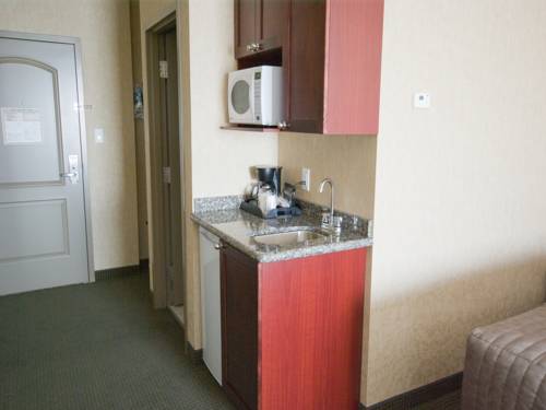 Imagen de la habitación del Hotel Redwood Inn and Suites - Grande Prairie. Foto 4