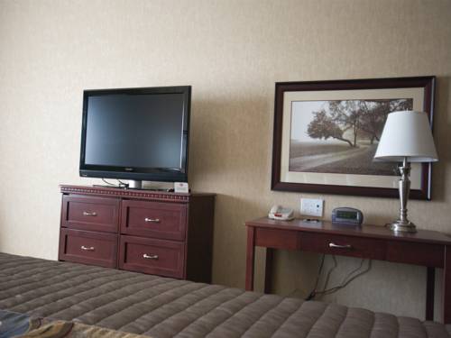 Imagen de la habitación del Hotel Redwood Inn and Suites - Grande Prairie. Foto 11