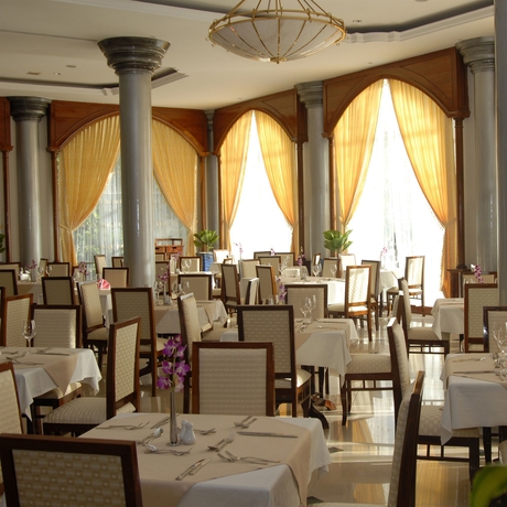 Imagen del bar/restaurante del Hotel Ree Mohasambath and Resort I. Foto 5