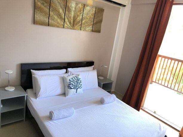 Imagen de la habitación del Hotel Reef Beach Resort. Foto 31