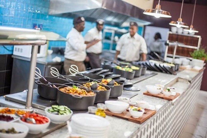 Imagen del bar/restaurante del Hotel Reef. Foto 4