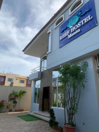 Imagen general del Hotel Reef Hostel Manta. Foto 1