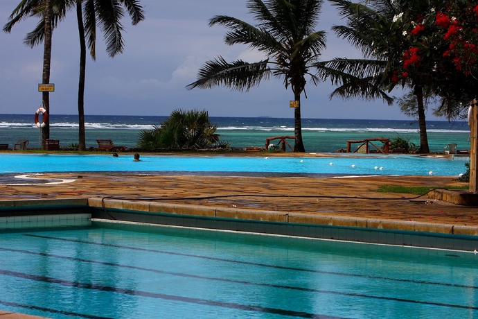 Imagen de la piscina del Hotel Reef, MOMBASA. Foto 10