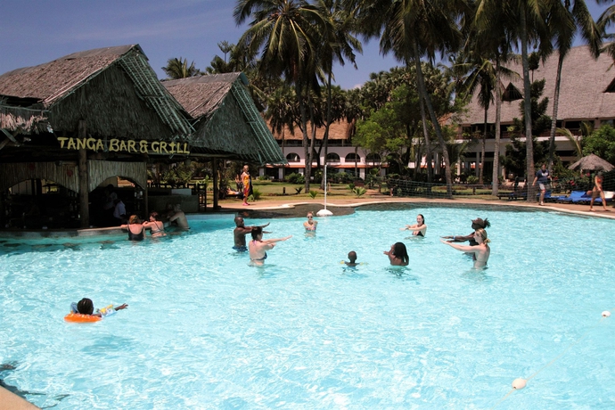 Imagen de la piscina del Hotel Reef, MOMBASA. Foto 11