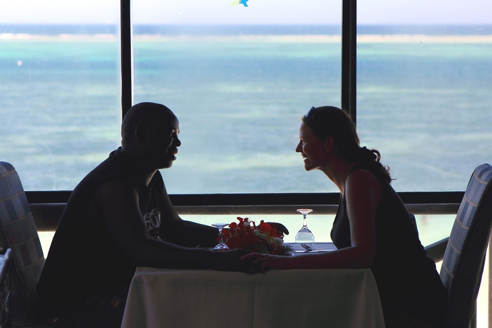 Imagen del bar/restaurante del Hotel Reef, MOMBASA. Foto 2