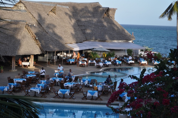 Imagen de la piscina del Hotel Reef, MOMBASA. Foto 13