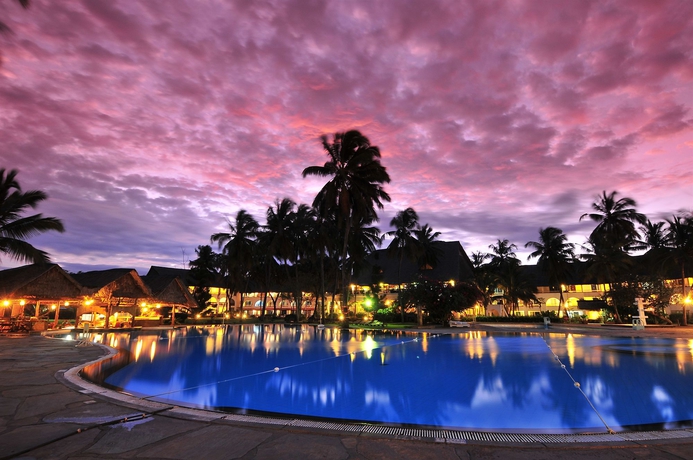 Imagen de la piscina del Hotel Reef, MOMBASA. Foto 14