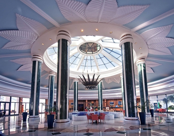 Imagen de los interiores del Hotel Reef Oasis Blue Bay Resort. Foto 14