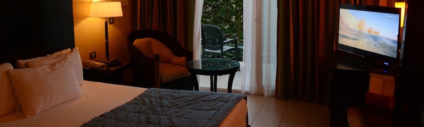 Imagen de la habitación del Hotel Reef Oasis Blue Bay Resort. Foto 9