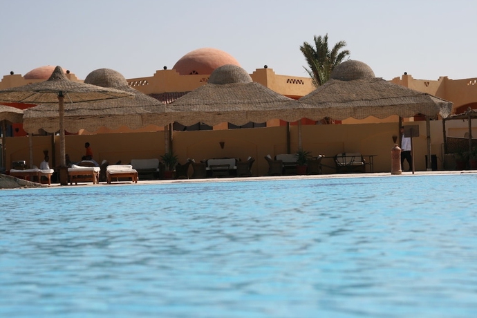 Imagen de la piscina del Hotel Reef Oasis Blue Bay Resort. Foto 16