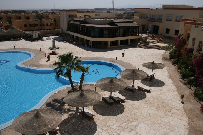 Imagen de la piscina del Hotel Reef Oasis Blue Bay Resort. Foto 17