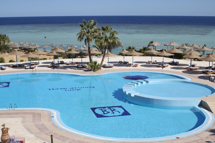 Imagen de la piscina del Hotel Reef Oasis Blue Bay Resort. Foto 19