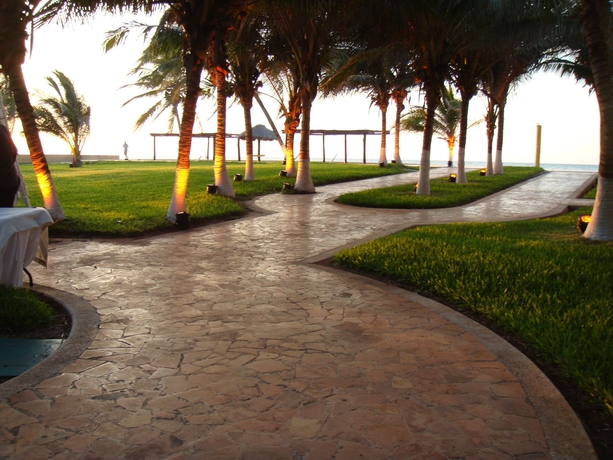 Imagen de los exteriores del Hotel Reef Yucatan and Convention Center. Foto 10