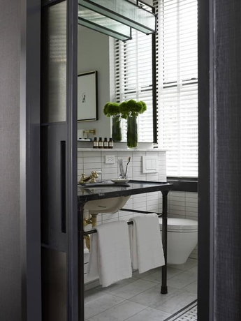 Imagen de la habitación del Hotel Refinery. Foto 13