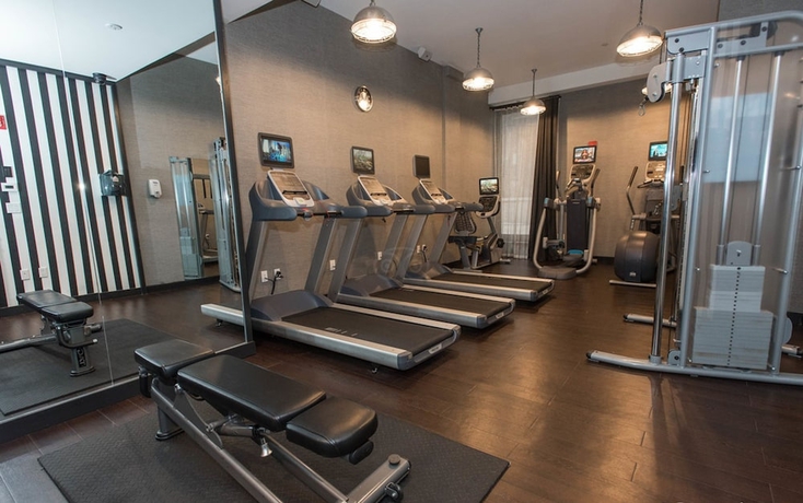 Imagen de los interiores del Hotel Refinery. Foto 19