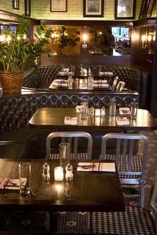 Imagen del bar/restaurante del Hotel Refinery. Foto 3