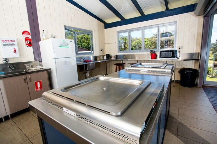 Imagen de los interiores del Hotel Reflections Holiday Parks Corindi Beach. Foto 36