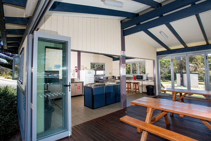 Imagen de los interiores del Hotel Reflections Holiday Parks Corindi Beach. Foto 38