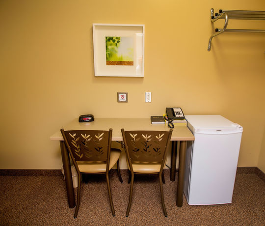 Imagen de la habitación del Hotel Refresh Inn and Suites. Foto 6