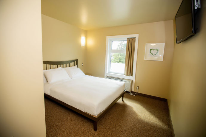 Imagen del bar/restaurante del Hotel Refresh Inn and Suites. Foto 3