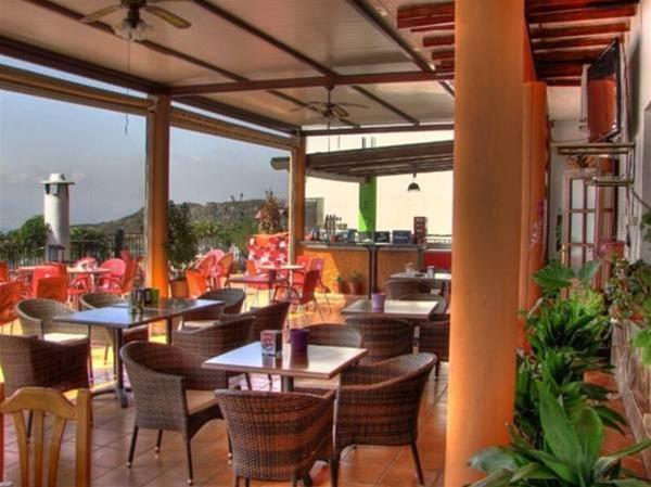 Imagen del bar/restaurante del Hotel Refugio De Nevada. Foto 2