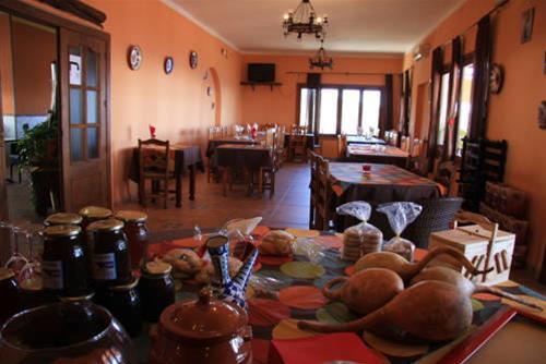 Imagen del bar/restaurante del Hotel Refugio De Nevada. Foto 3