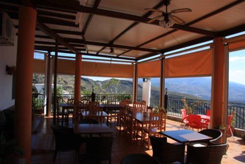 Imagen del bar/restaurante del Hotel Refugio De Nevada. Foto 4