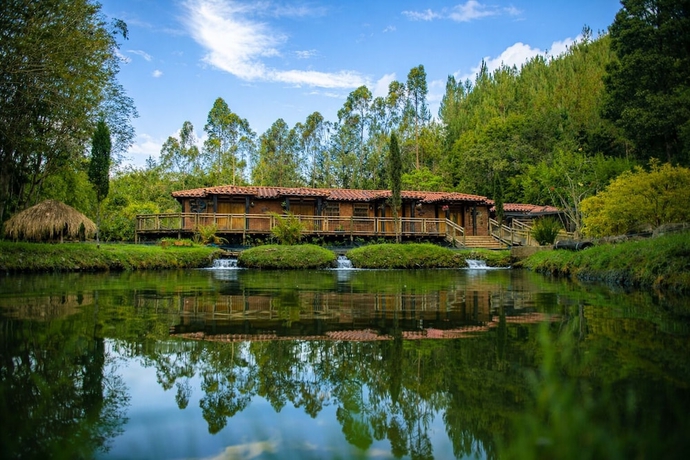Imagen general del Hotel Refugio Natural - Guarne - Caba&ntilde;as Ecol&oacute;gicas con Jacuzzi e hidromasaje. Foto 1