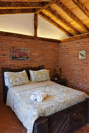 Imagen de la habitación del Hotel Refugio Natural - Guarne - Caba&ntilde;as Ecol&oacute;gicas con Jacuzzi e hidromasaje. Foto 11