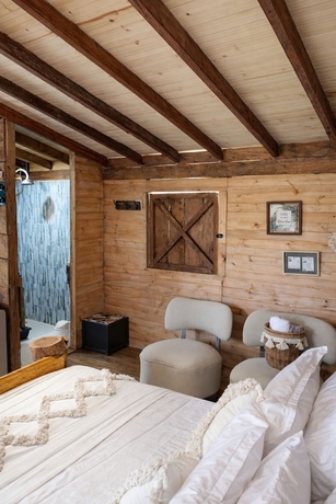 Imagen de la habitación del Hotel Refugio Natural - Guarne - Caba&ntilde;as Ecol&oacute;gicas con Jacuzzi e hidromasaje. Foto 14