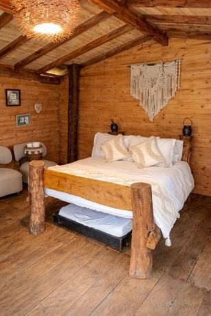 Imagen de la habitación del Hotel Refugio Natural - Guarne - Caba&ntilde;as Ecol&oacute;gicas con Jacuzzi e hidromasaje. Foto 15