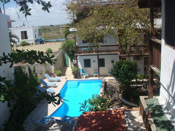 Imagen de los exteriores del Hotel Refugio Neptuno's. Foto 10