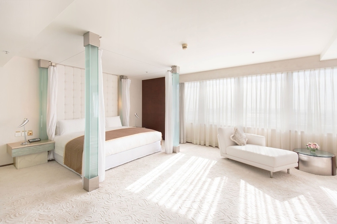 Imagen de la habitación del Hotel Regal Airport. Foto 11