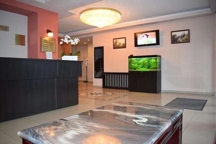 Imagen de los interiores del Hotel Regal, Brasov. Foto 8